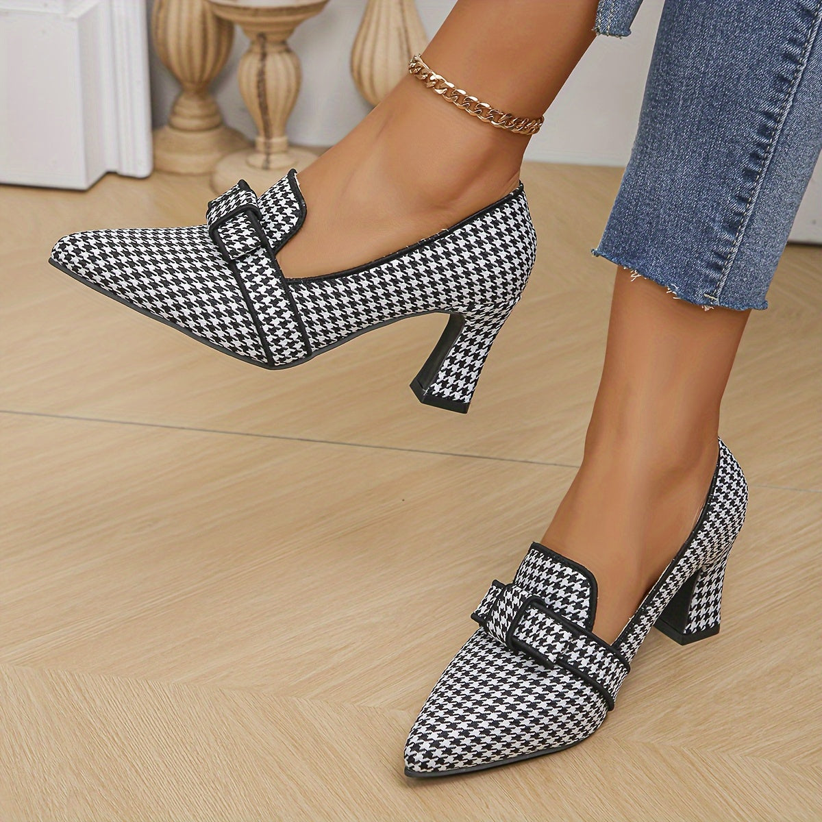 Leontine – Houndstooth Heeled Pumps