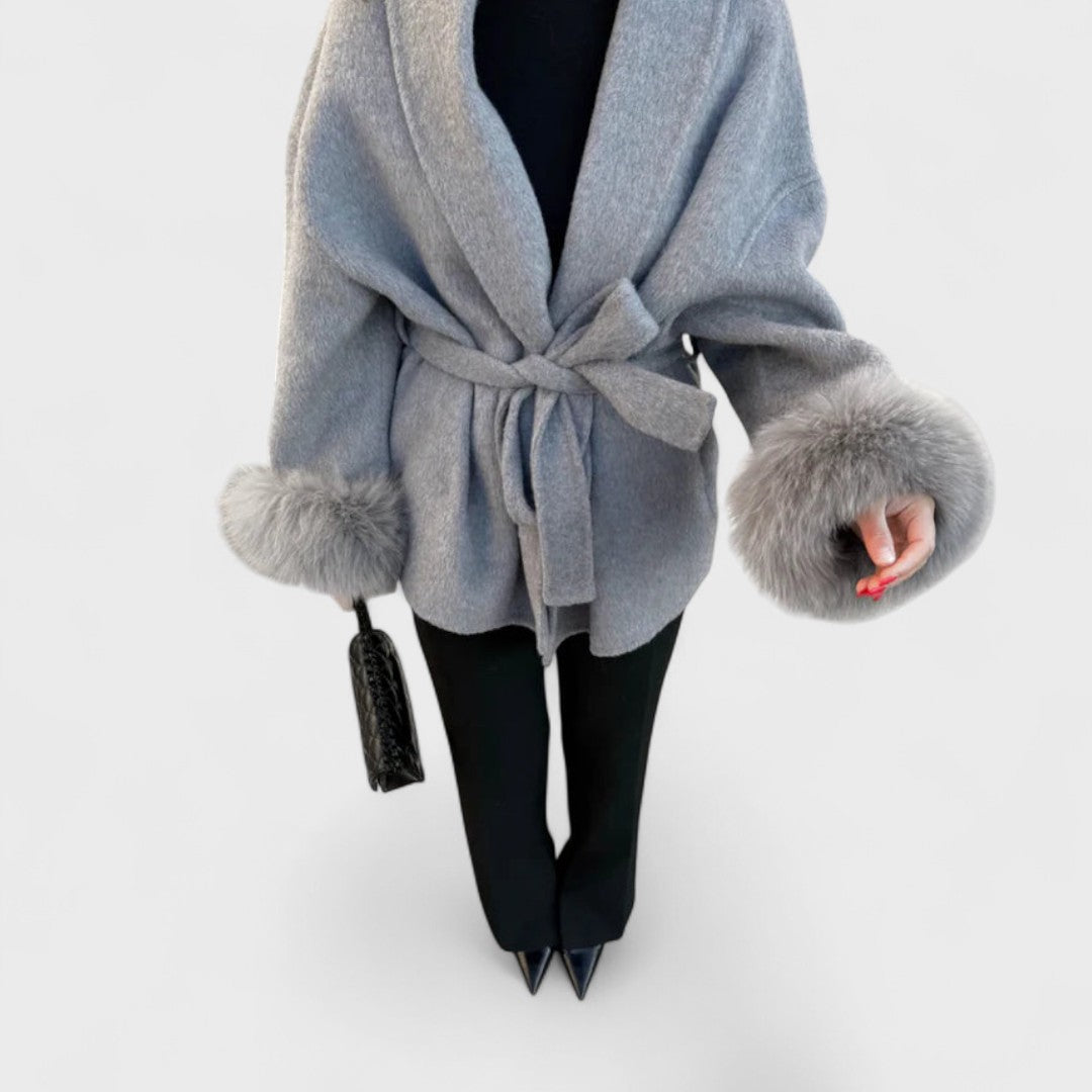 Thea – Wool coat with faux fur details