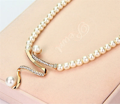Pearl Necklace & Earrings Set